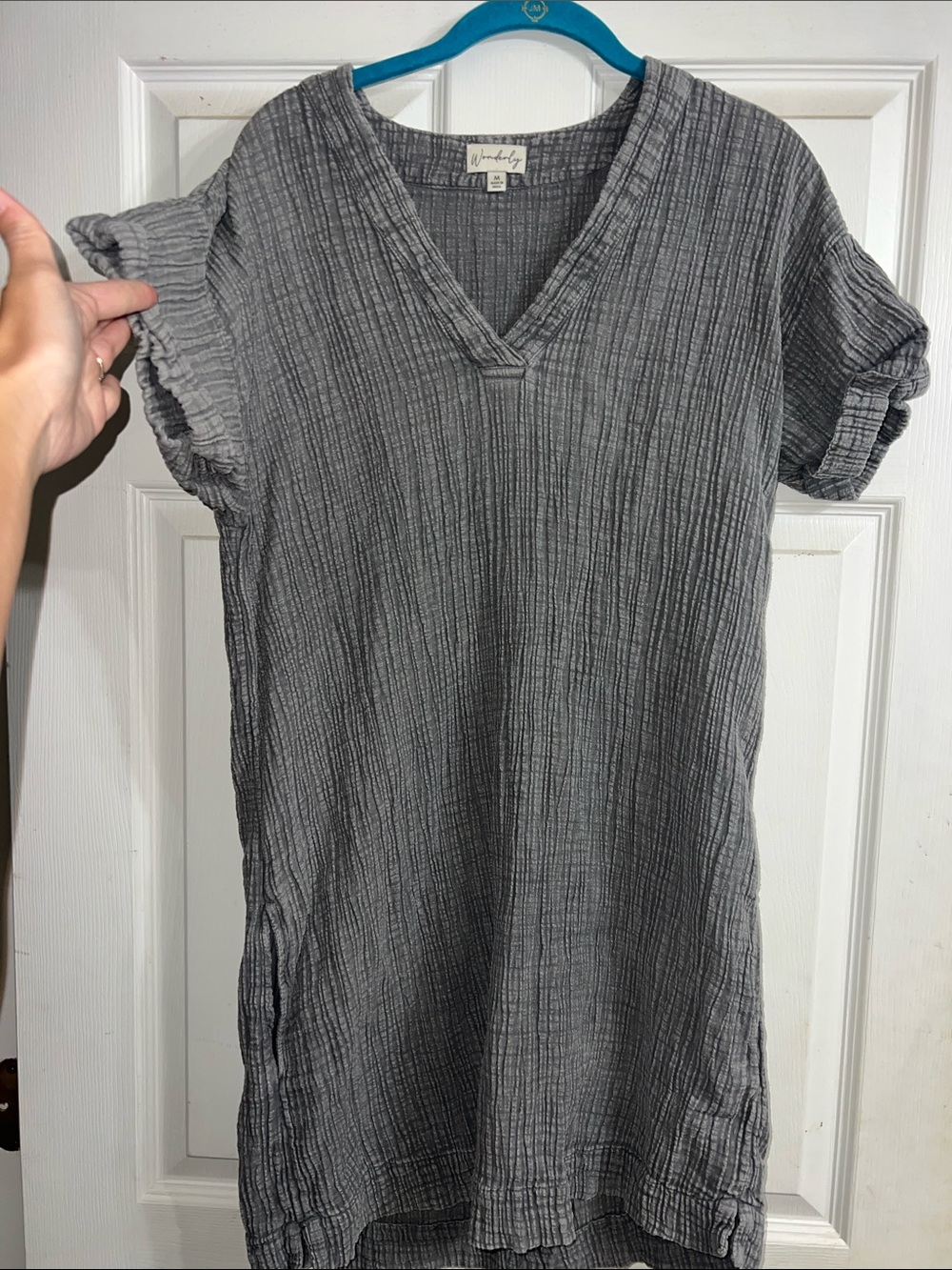Wonderly Crinkled V-Neck Short Sleeve Tunic in Gray